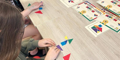 Powiększ grafikę: szkolne-potyczki-z-ukladania-tangramow-687623.jpg