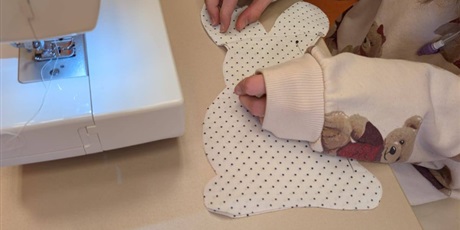 Powiększ grafikę: szyjemy-zajace-681695.jpg