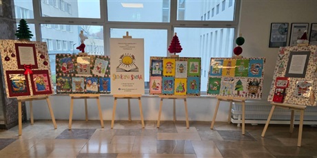 Wystawa prac dziecięcych.