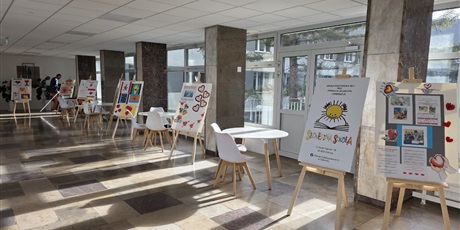 Powiększ grafikę: wystawa-prac-z-okazji-europejskiego-dnia-przywracania-czynnosci-serca-646822.jpg