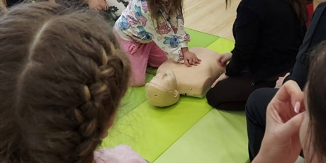 Powiększ grafikę: zasady-pierwszej-pomocy-687661.jpg