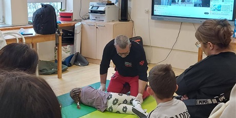 Powiększ grafikę: zasady-pierwszej-pomocy-687664.jpg