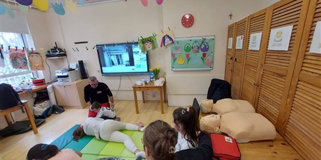 Powiększ grafikę: zasady-pierwszej-pomocy-687666.jpg